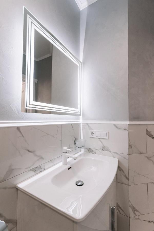 Royal Tower Vip Smart Apartments 1 Kiev Eksteriør billede